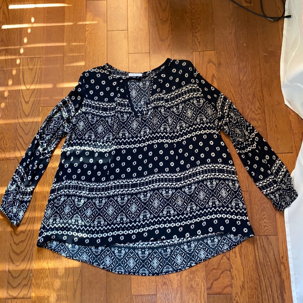 Printed shirt with button neck